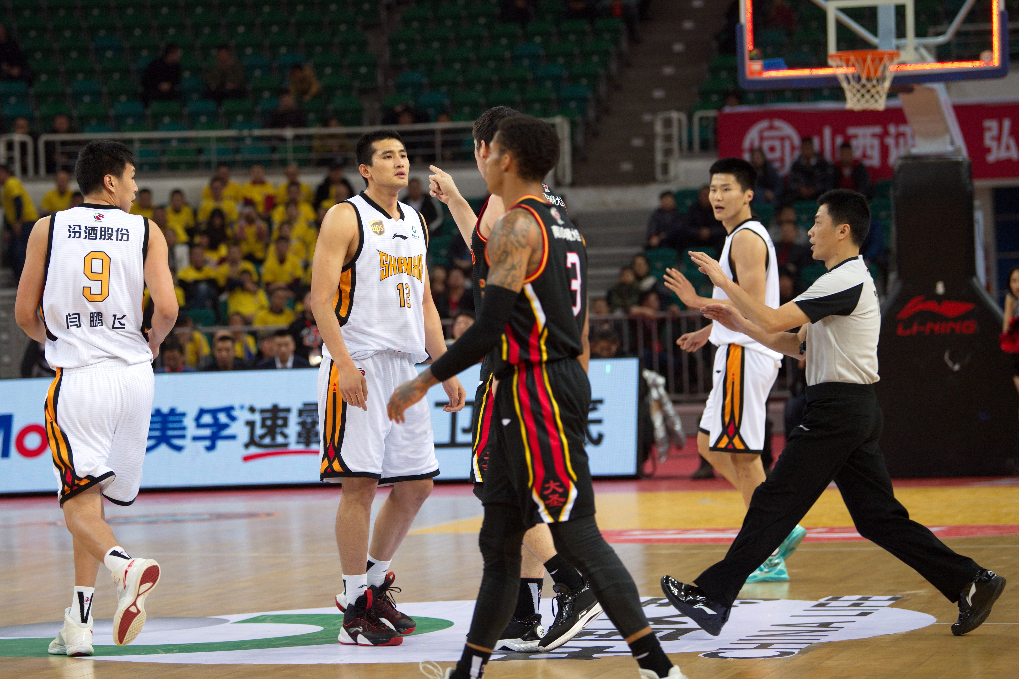 是否出界 是否出界