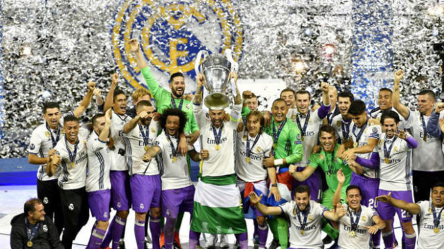 而两翼传中 而两翼传中